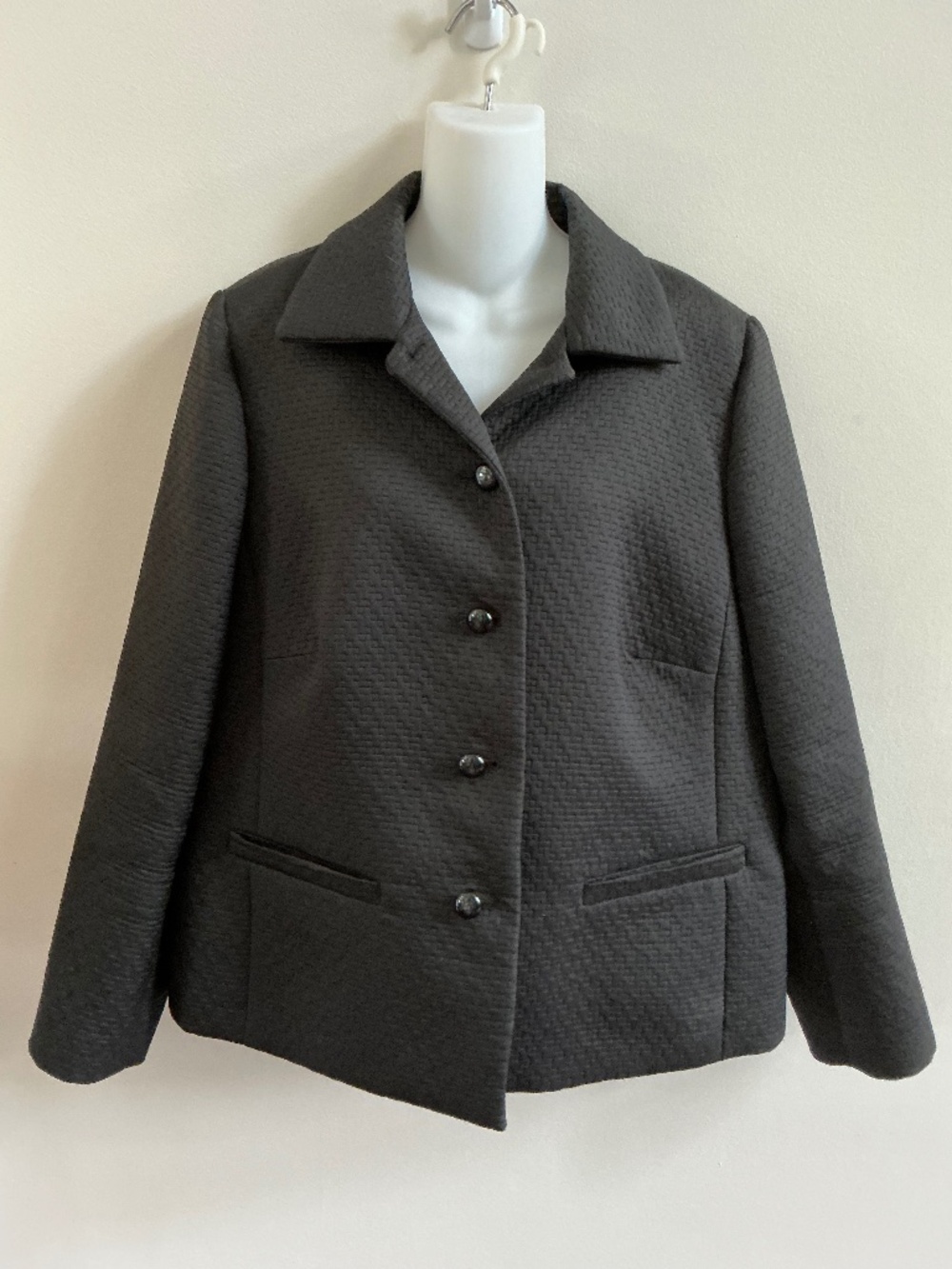 16W black quilted business jacket